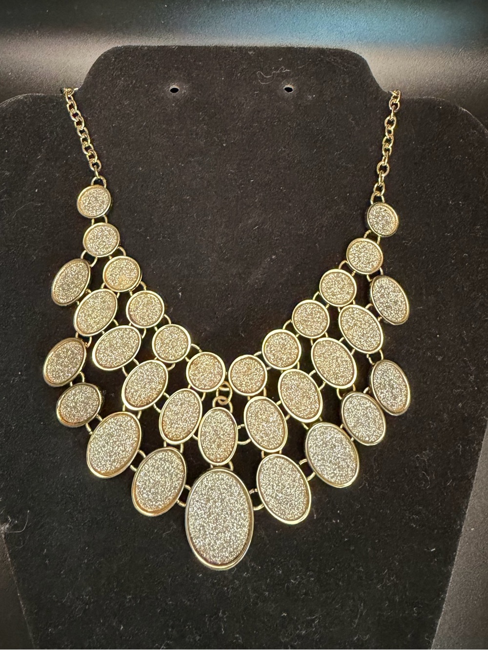New York & Company signed. Vintage Gold-Tone Glitter Oval Statement Necklace